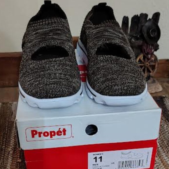 NWT Womens Propet Travel Active Fabric Slip On SZ 11 - Picture 1 of 2